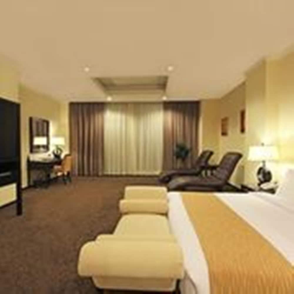 Harmoni One Convention Hotel And Service Apartments Batam Exterior foto