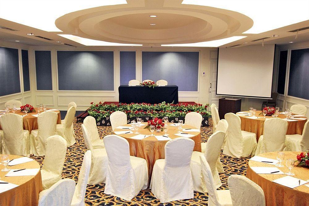 Harmoni One Convention Hotel And Service Apartments Batam Exterior foto