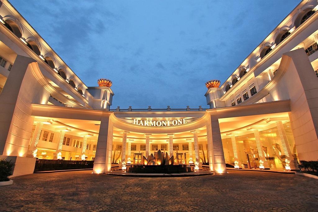 Harmoni One Convention Hotel And Service Apartments Batam Exterior foto