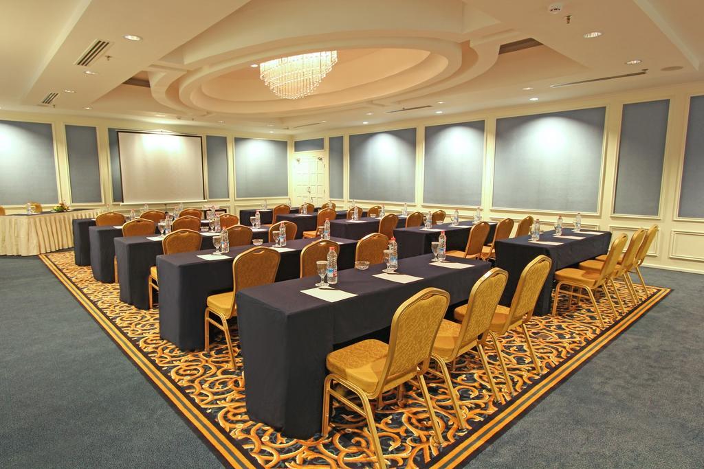 Harmoni One Convention Hotel And Service Apartments Batam Exterior foto