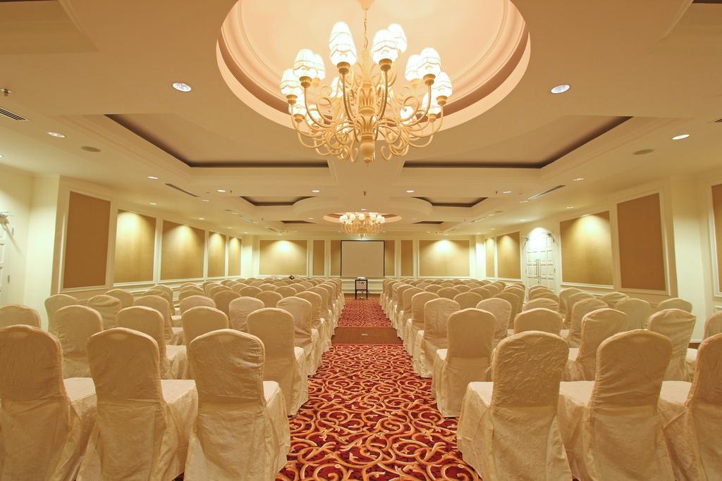 Harmoni One Convention Hotel And Service Apartments Batam Exterior foto