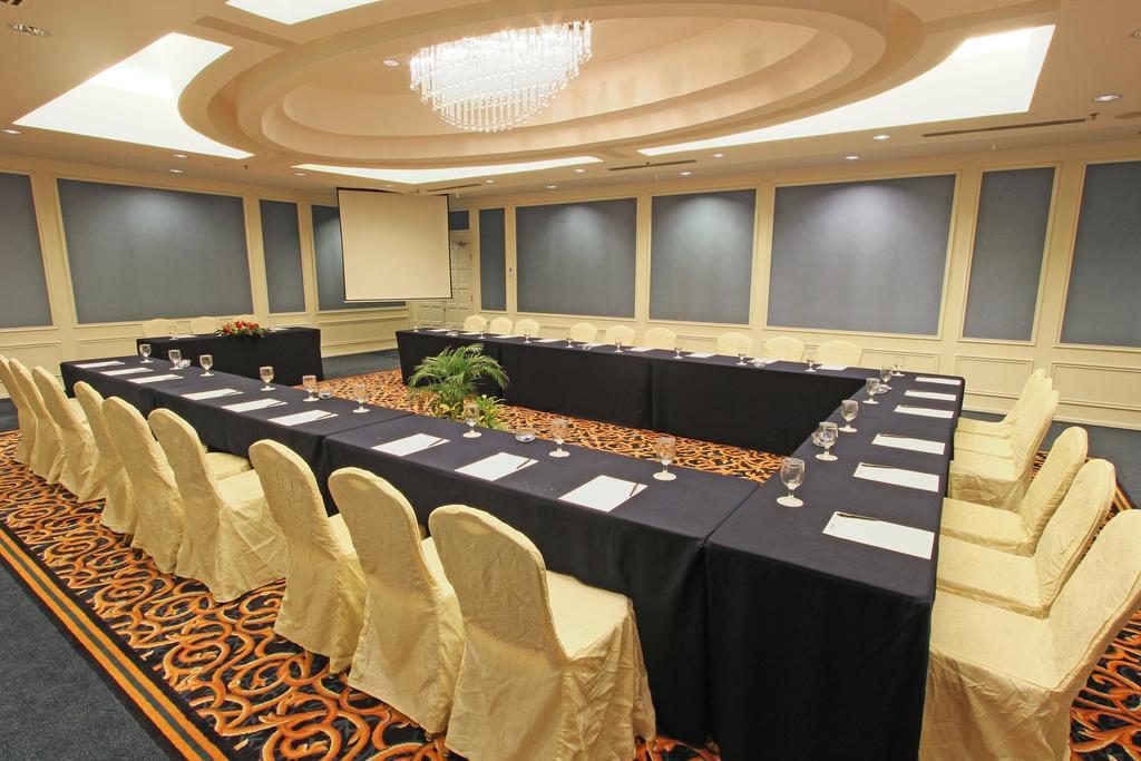 Harmoni One Convention Hotel And Service Apartments Batam Exterior foto
