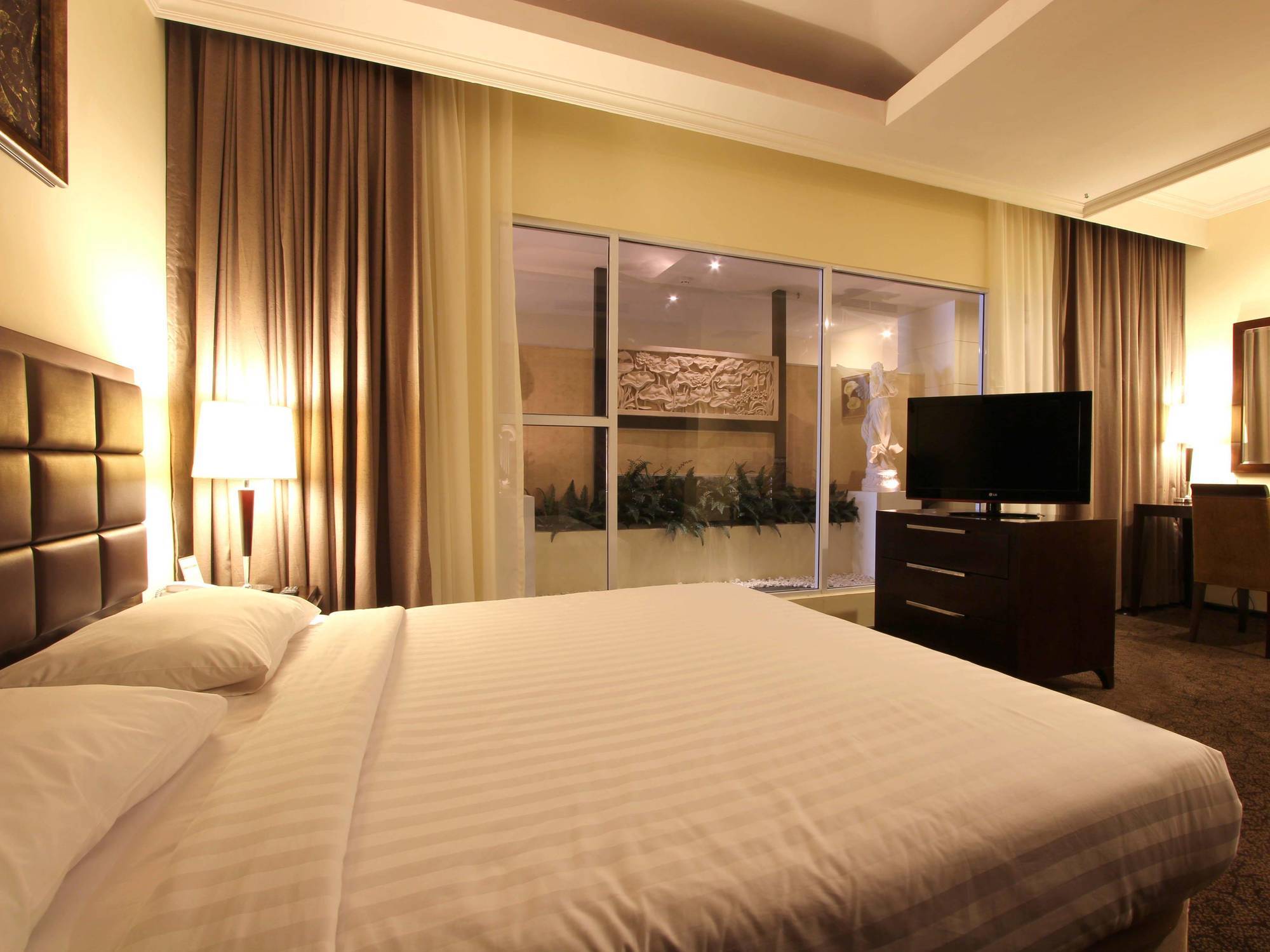 Harmoni One Convention Hotel And Service Apartments Batam Exterior foto