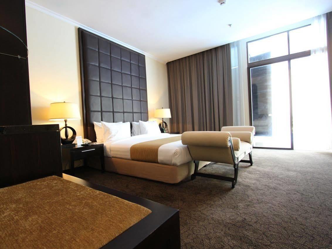 Harmoni One Convention Hotel And Service Apartments Batam Exterior foto