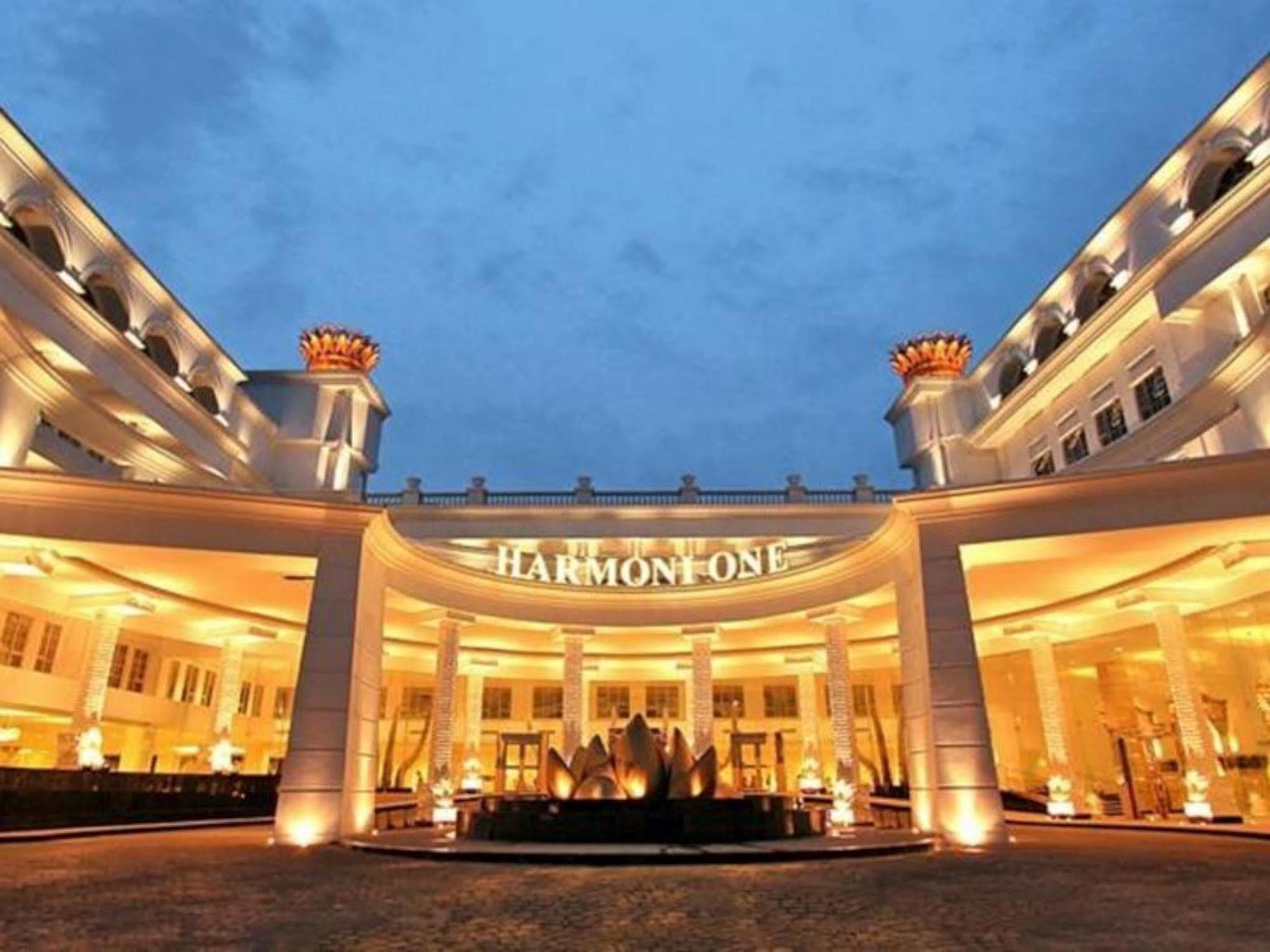Harmoni One Convention Hotel And Service Apartments Batam Exterior foto
