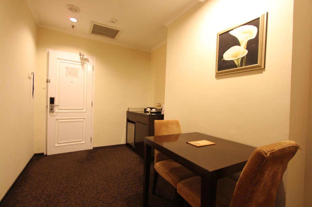Harmoni One Convention Hotel And Service Apartments Batam Exterior foto