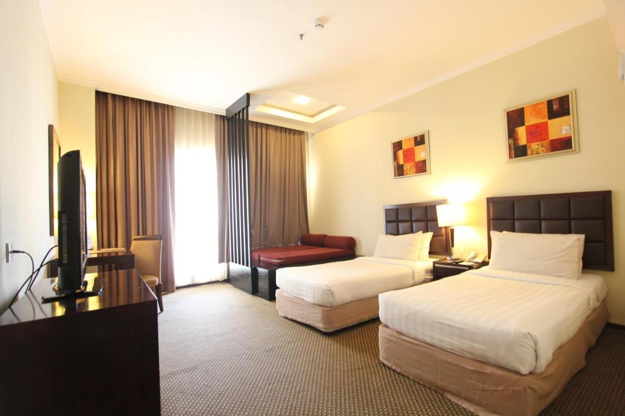 Harmoni One Convention Hotel And Service Apartments Batam Exterior foto