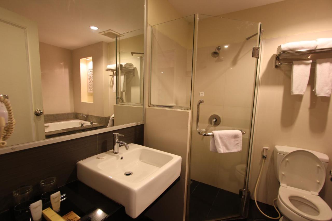 Harmoni One Convention Hotel And Service Apartments Batam Exterior foto