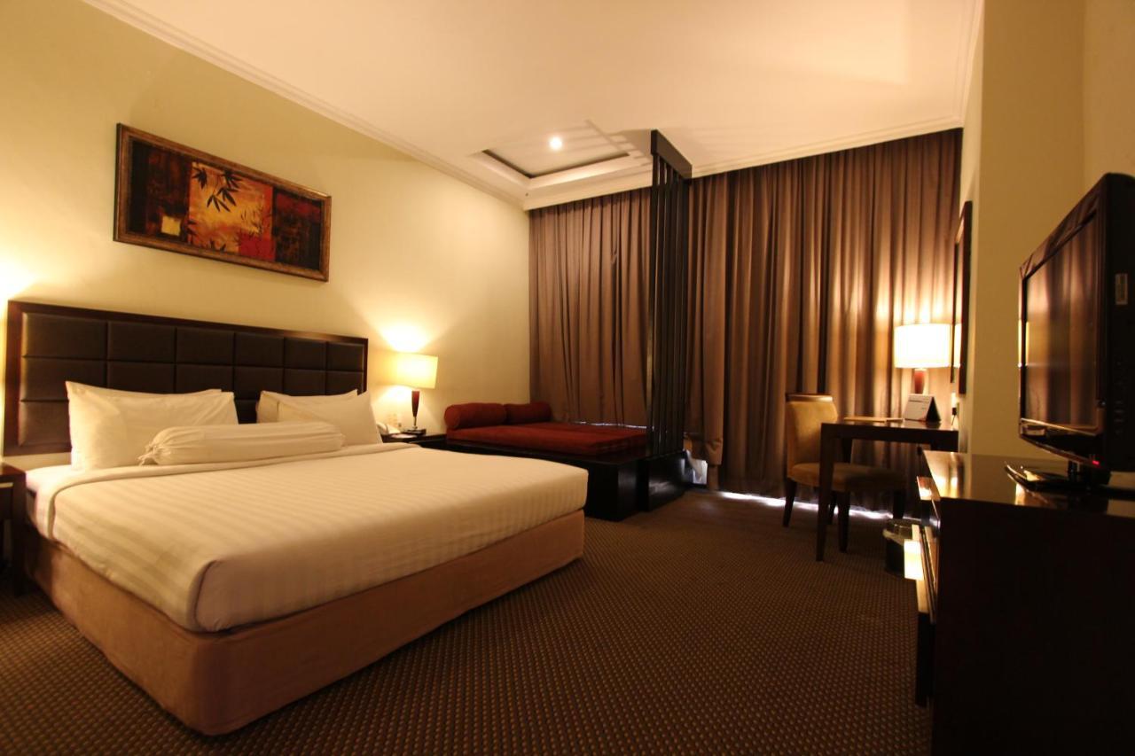Harmoni One Convention Hotel And Service Apartments Batam Exterior foto