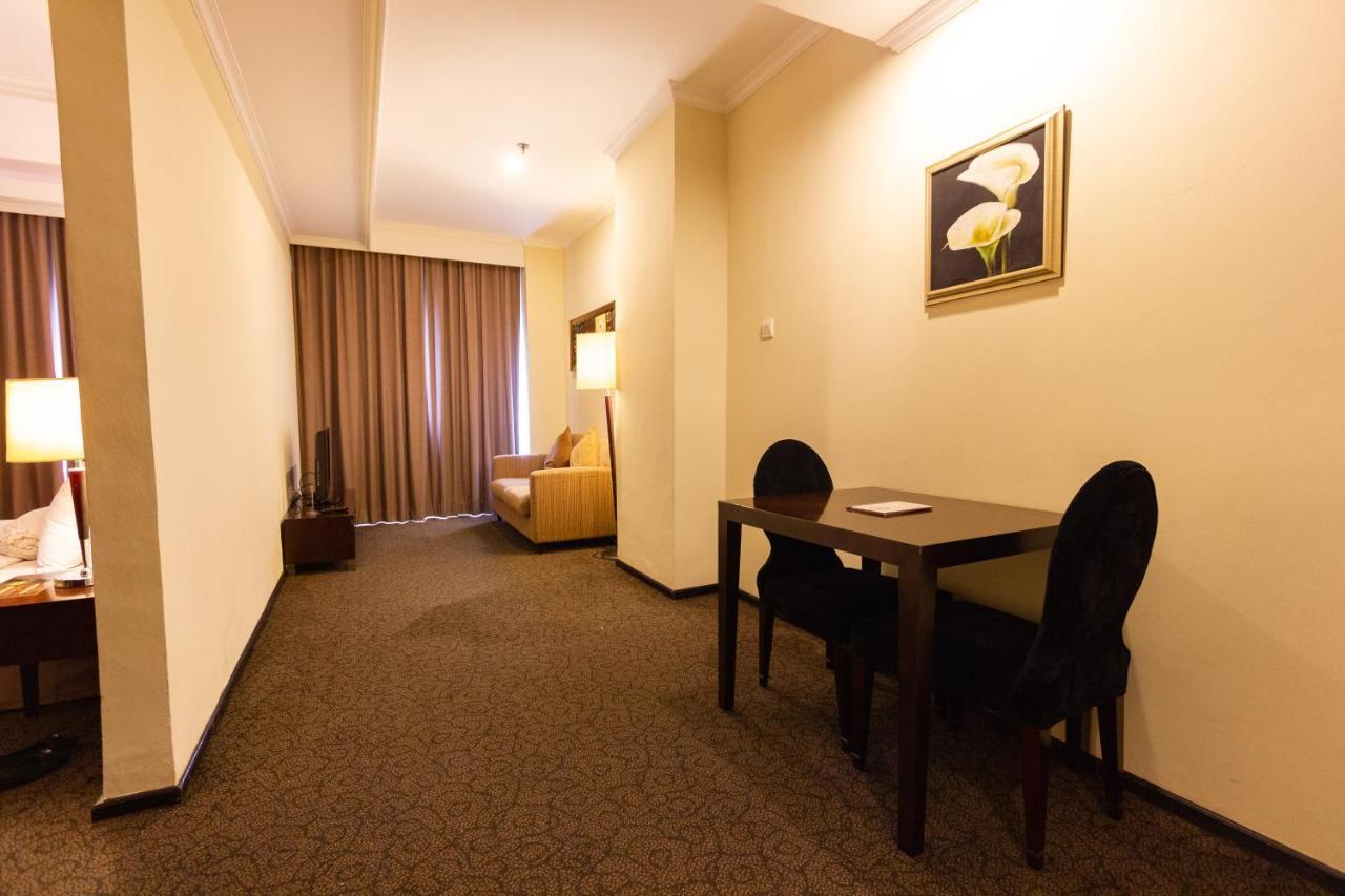 Harmoni One Convention Hotel And Service Apartments Batam Exterior foto