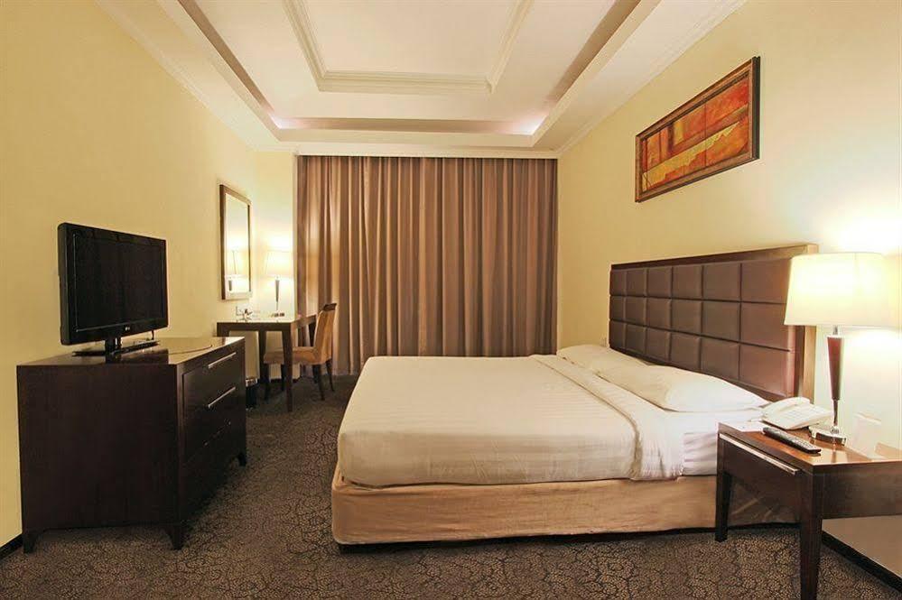 Harmoni One Convention Hotel And Service Apartments Batam Exterior foto